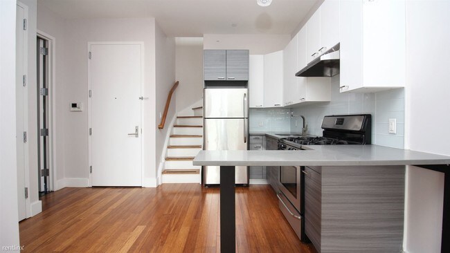 Foto del edificio - 643 Madison St
