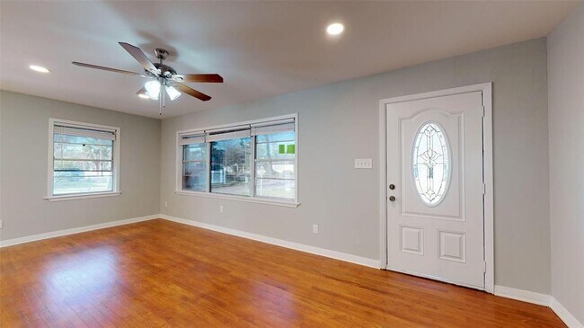 Building Photo - 506 Corydon Dr