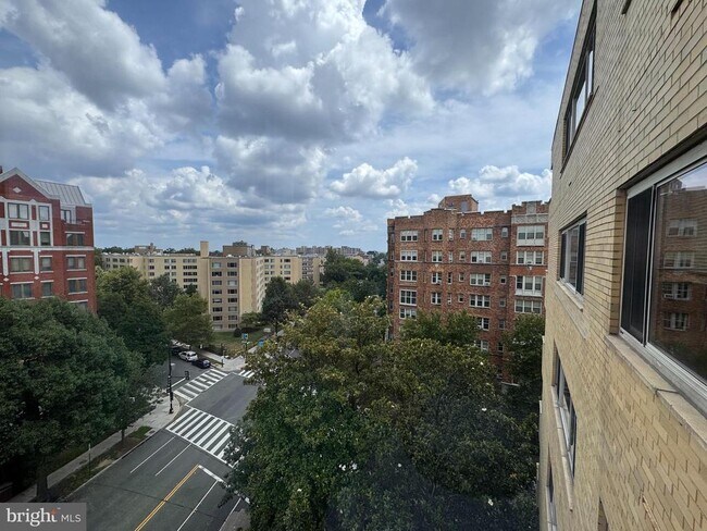 Foto del edificio - 4600 Connecticut Ave NW