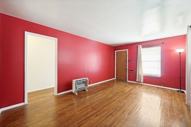 Building Photo - CHARMING DENVER HEIGHTS 3-BEDROOM