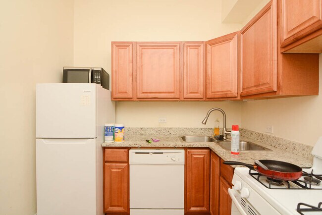 Foto del edificio - 2347 W 24th Pl