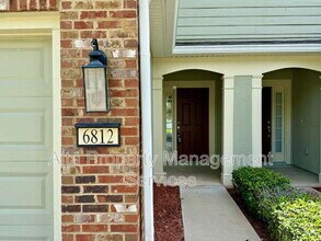 Building Photo - 6812 Roundleaf Dr