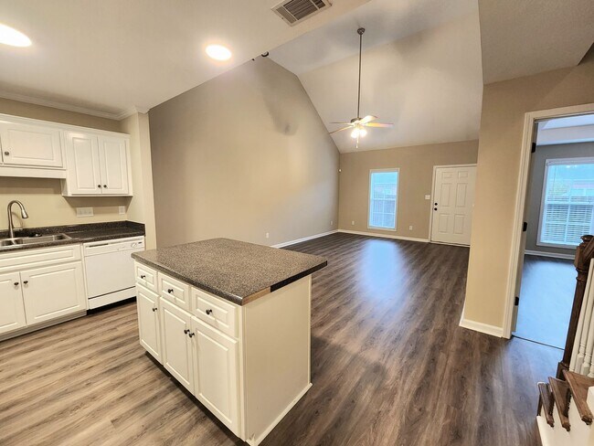 Foto del edificio - Spacious Townhome
