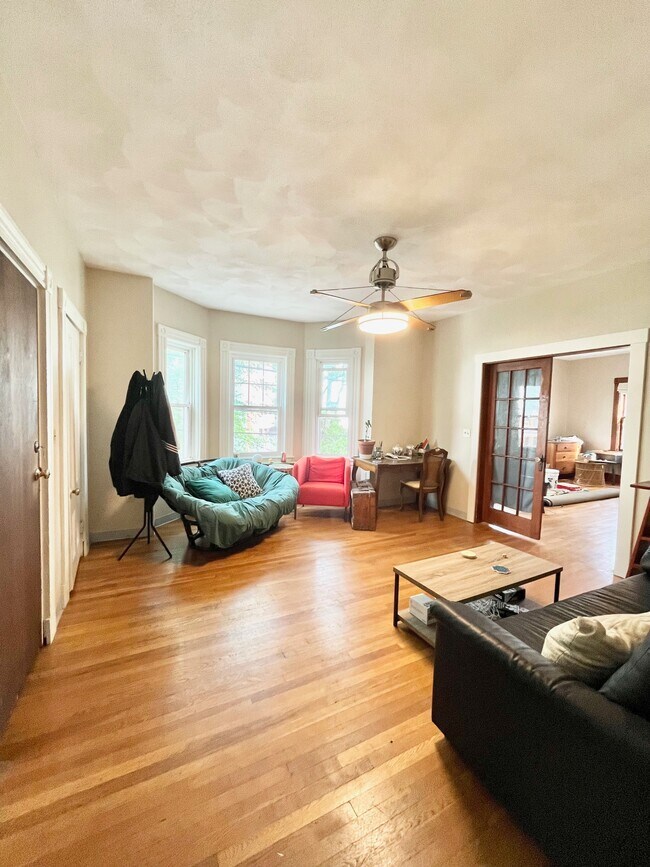 Building Photo - 48 Kent St