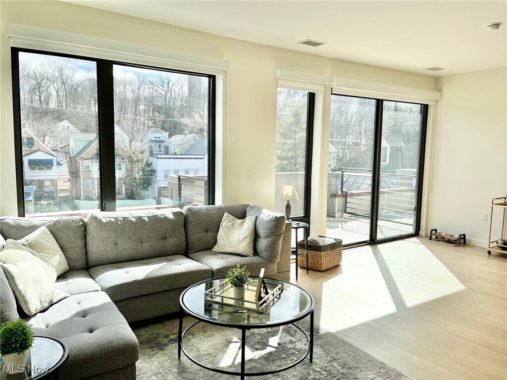 2189 Cornell Rd Cleveland, OH 44106 – photo 4