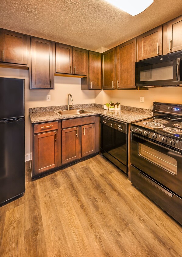 Primary Photo - Circle City Apartments
