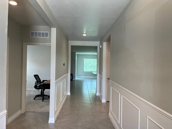 Building Photo - 3031 Staten Dr
