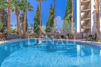 Building Photo - 425 W Paseo Redondo