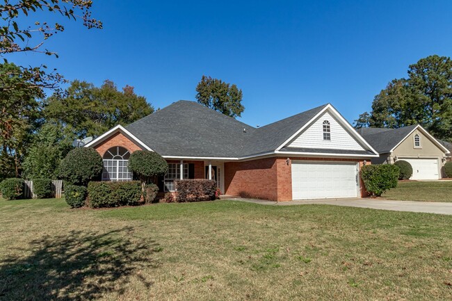 Building Photo - Beautiful 4 Bedroom, 2 Bath home with Large Yard