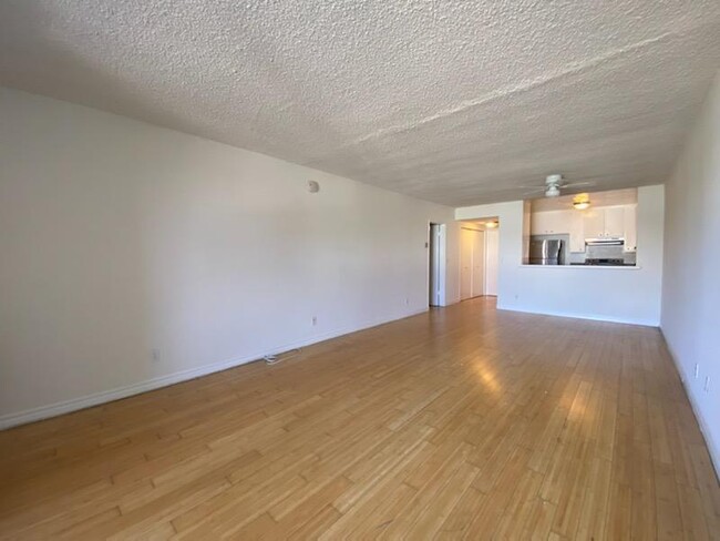 Building Photo - 300 S Gramercy Pl