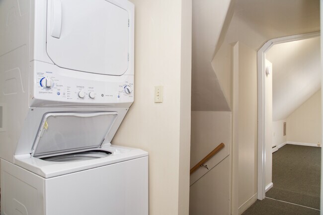 Building Photo - 56 Drew St