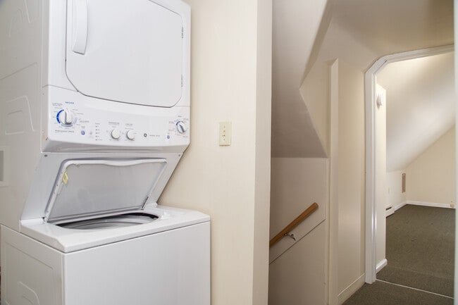 Building Photo - 56 Drew St