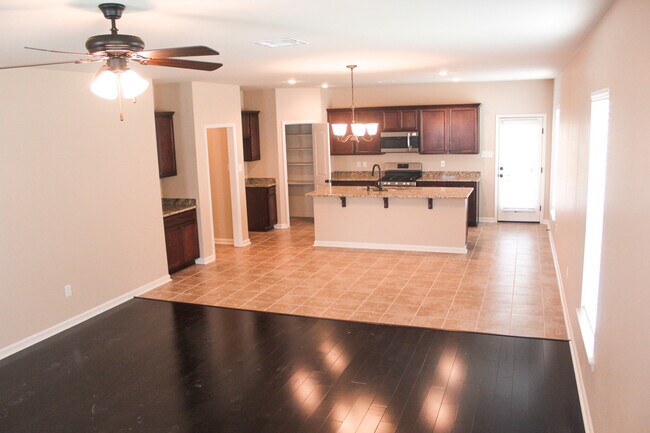 Foto del edificio - 4BR IN ZACHARY