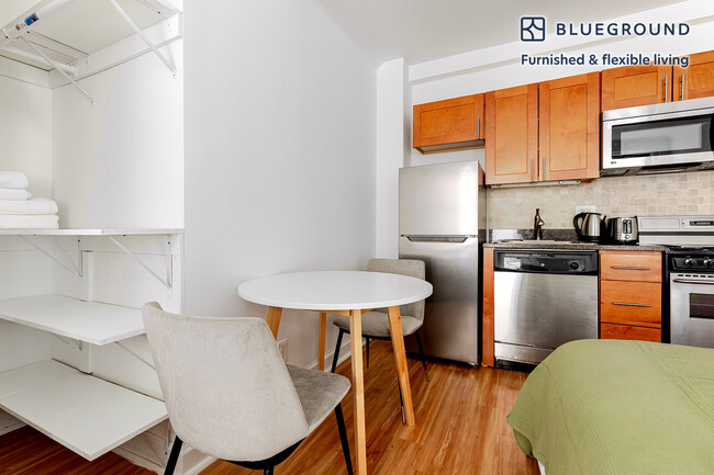 Foto del edificio - 240 W 73rd St