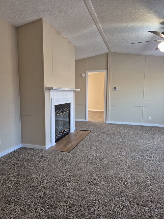 Foto del edificio - 2466 Reese Rd