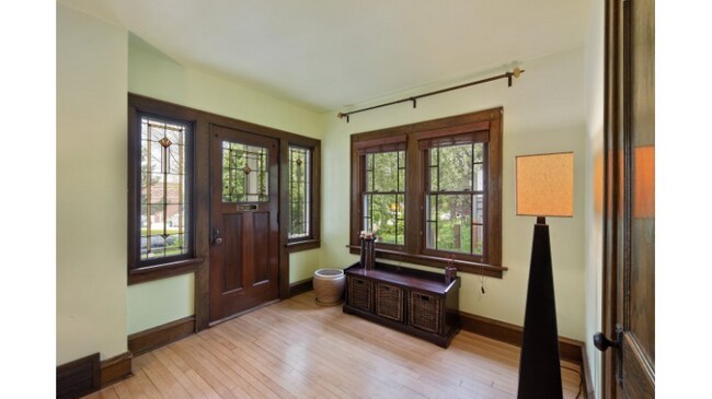 Foto del edificio - 4422 N Bartlett Ave