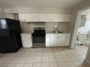 Building Photo - 68 Cottage Pl