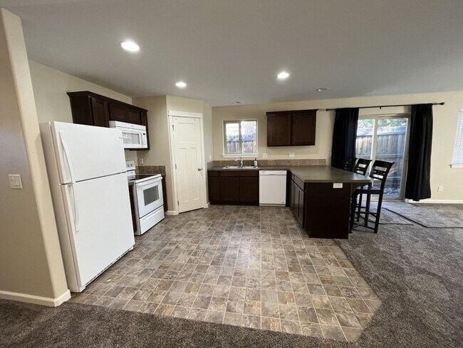 Foto del edificio - FOR RENT: UNFURNISHED SINGLE STORY 3 BED, 2 BATH, ATTACHED ONE CAR GARAGE, FENCED YARD.