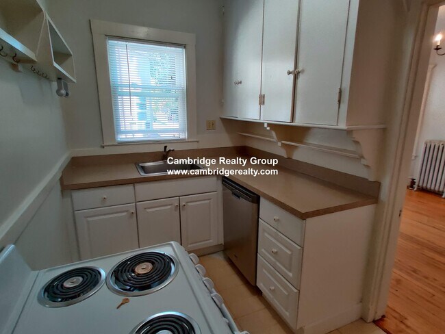 Building Photo - 41 Hawthorn St