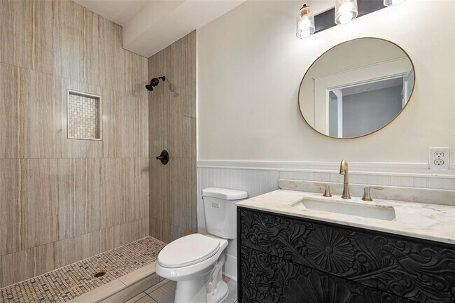 Foto del edificio - 5709 N Suwanee Ave