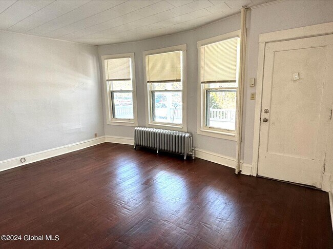 Building Photo - 276 Yates St
