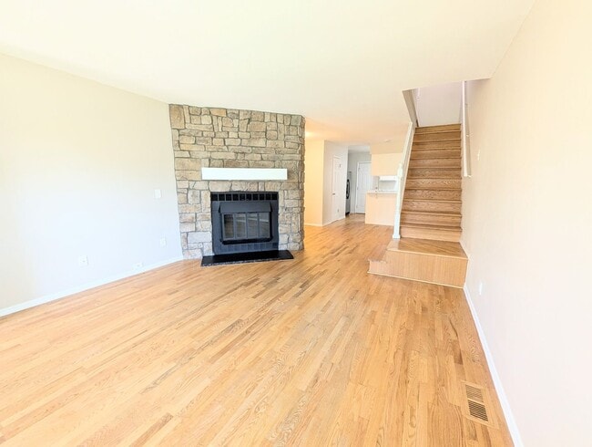 Building Photo - 2 Bedroom in Great Location