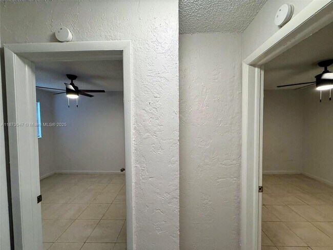 Foto del edificio - 14140 NW 24th Ct