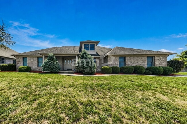 Building Photo - 1121 New Harmony Dr