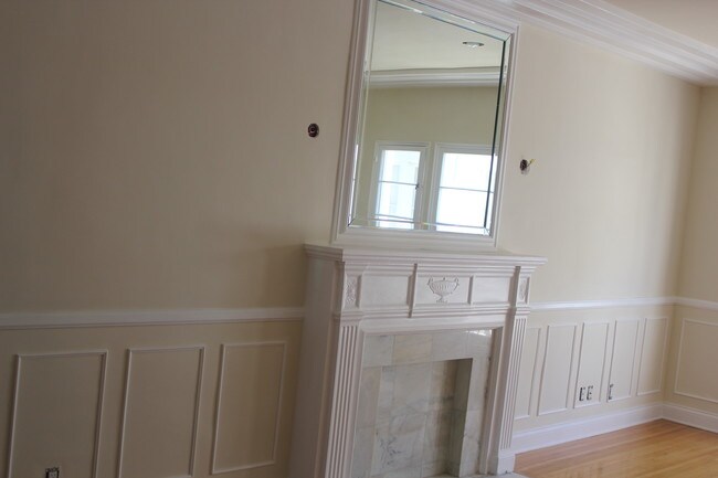 Building Photo - 9945 Robbins Dr