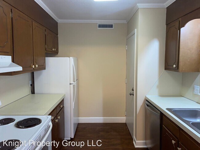 Building Photo - 2 br, 1.5 bath House - 2998 Carriage Dr