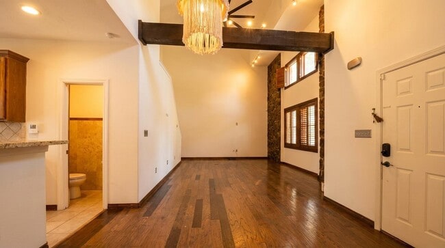 Foto del edificio - 2445 Monarch Dr