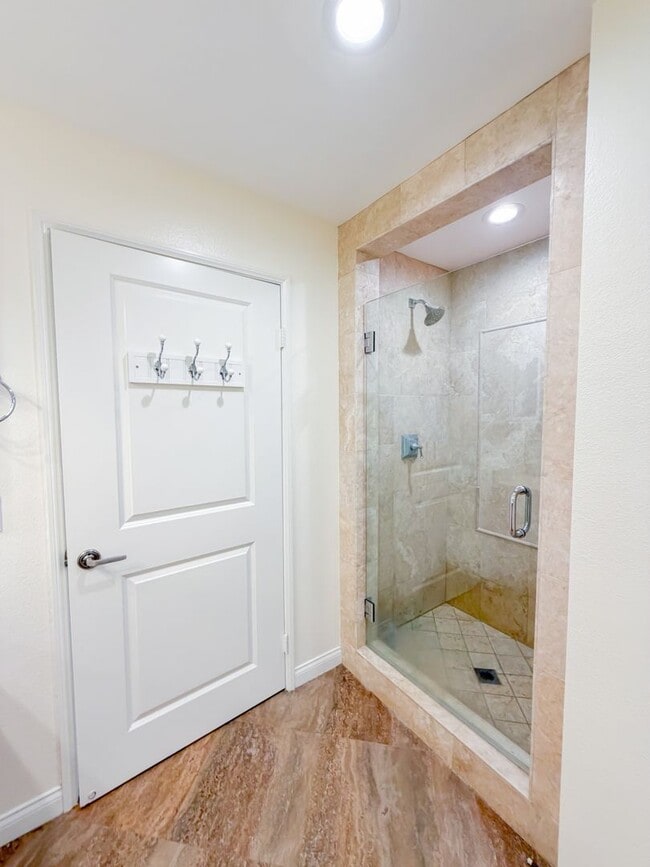 Foto del edificio - 5625 Crescent Prk W