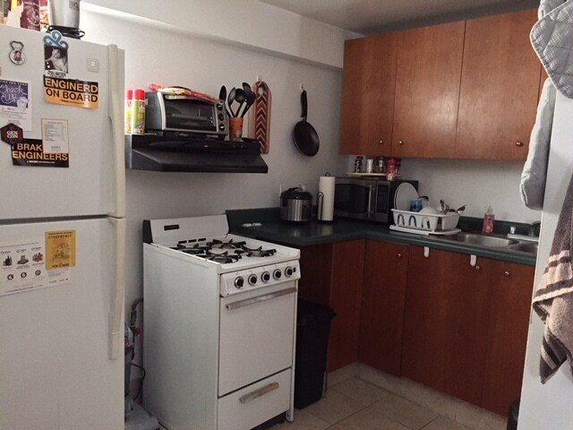 Building Photo - 1308 N Greenview Ave