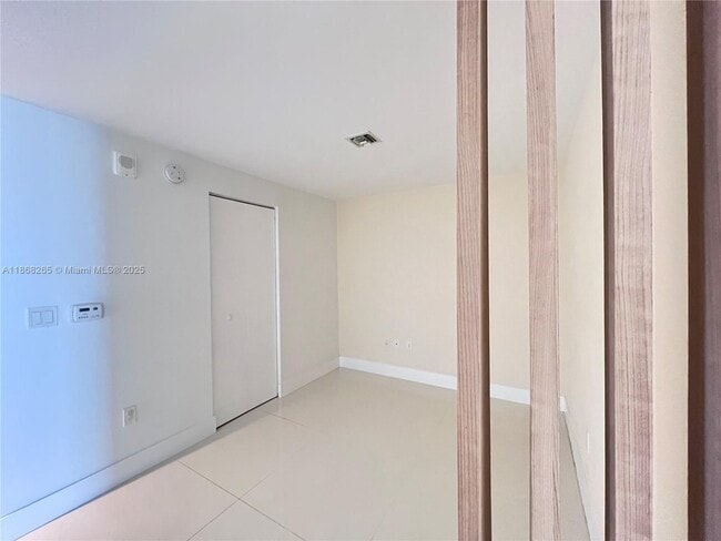 Foto del edificio - 16385 Biscayne Blvd