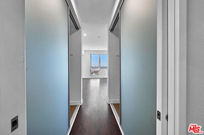 Building Photo - 1234 Wilshire Blvd