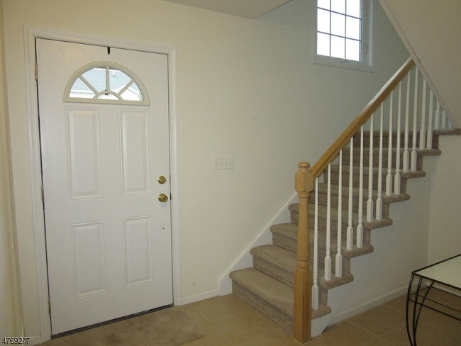 Building Photo - 9 Crestmont Ct