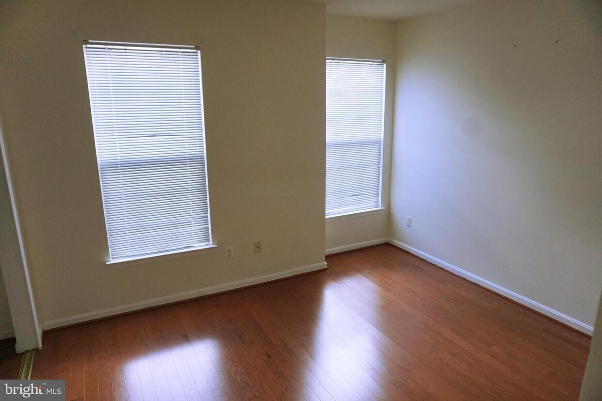 Foto principal - 5001 Hollington Dr