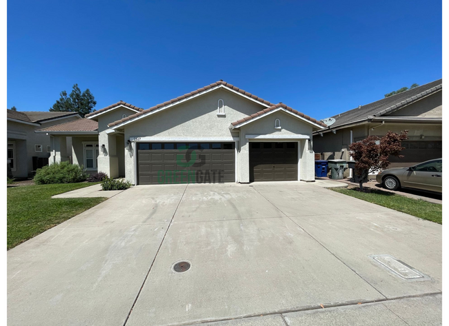 Building Photo - Gorgeous NorthEast Modesto 4 Bedroom Modes...