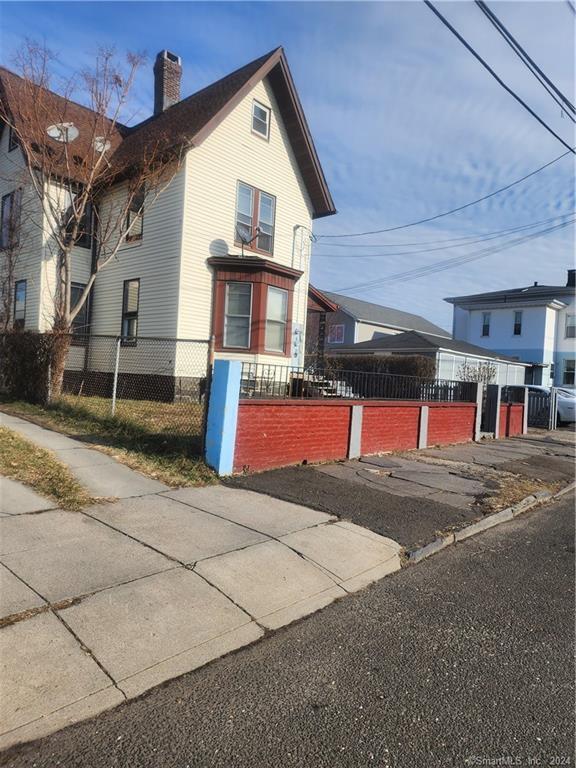Building Photo - 141 Hicks St