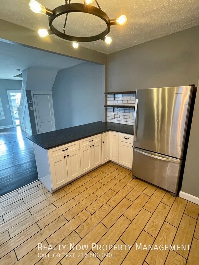 Foto del edificio - 1335 W 61st St