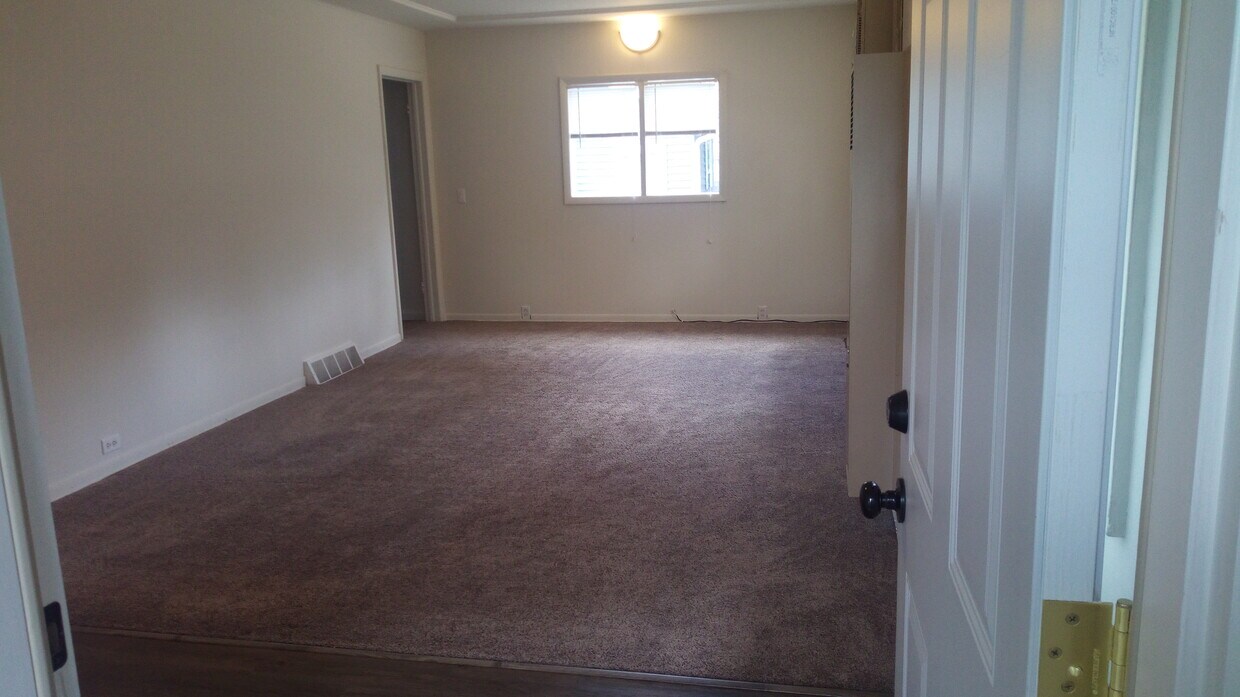 311 Ida Ave Unit B, Antioch, IL 60002 Apartments in Antioch, IL