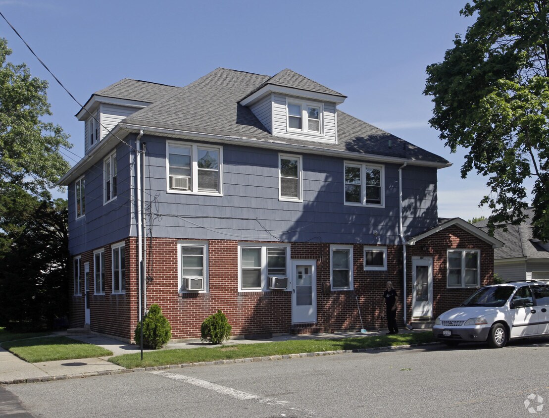 Building Photo - 347 Bryant Ave