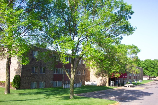 Building Photo - Oak Park Heights Apartments