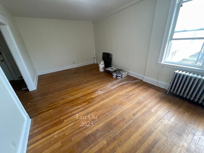 Building Photo - NO FEE! Available 7/19 or 8/1! Sunny 2bed ...