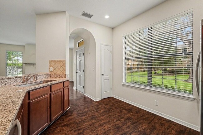 Building Photo - 5520 Kinglethill Dr