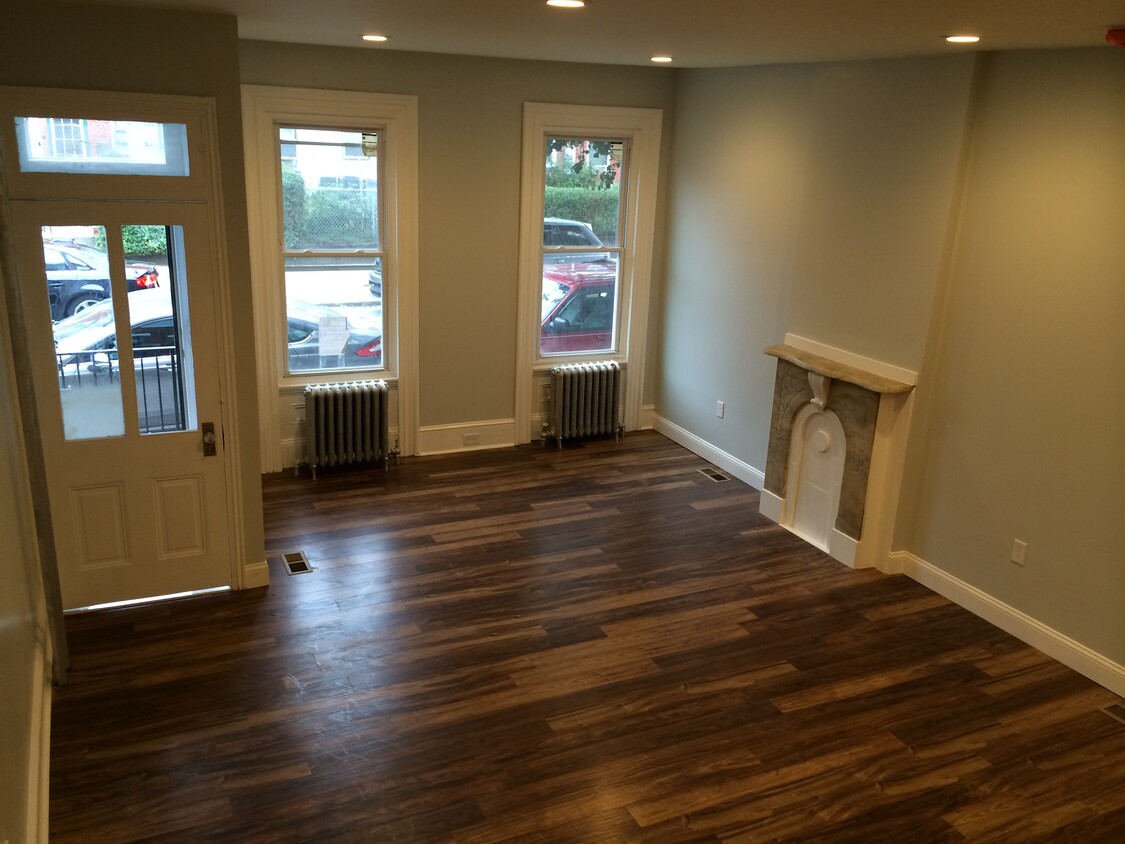 Living room and Fireplace - 2239 Bainbridge St