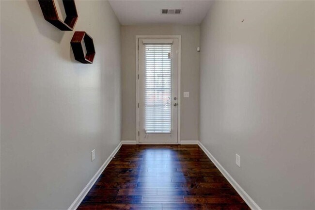 Foto del edificio - 7601 Summer Berry Ln