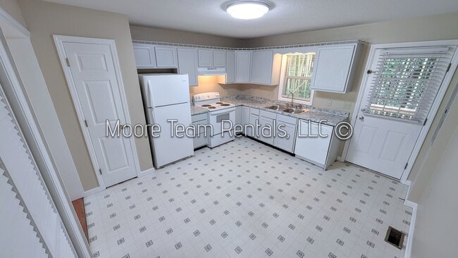 Building Photo - 1103 Maple St