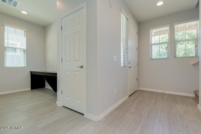 Foto del edificio - 2300 S Nancy Ln