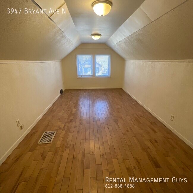 Building Photo - 3947 N Bryant Ave